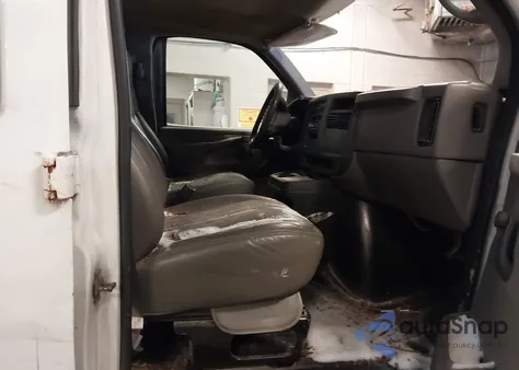 2004 Chevrolet Express from USA, damaged, VIN 1GCHG39U741214473